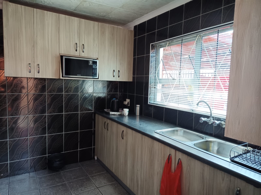 4 Bedroom Property for Sale in Park Village Western Cape